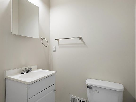 3rd image of 3618 Hawthorne Ave APT 1