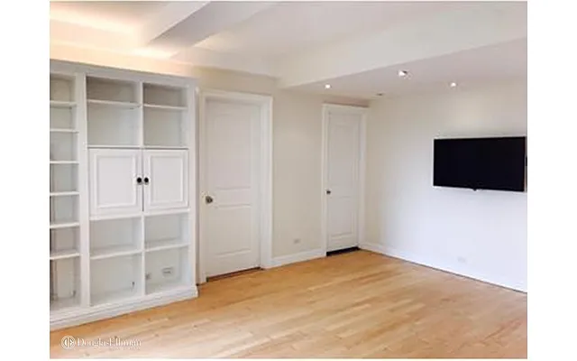 Rented by Douglas Elliman | media 20