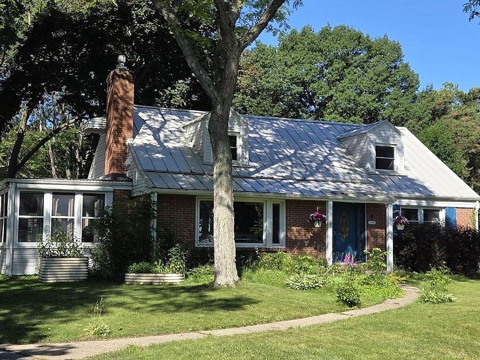 1st image of 4579 Lakeshore Rd