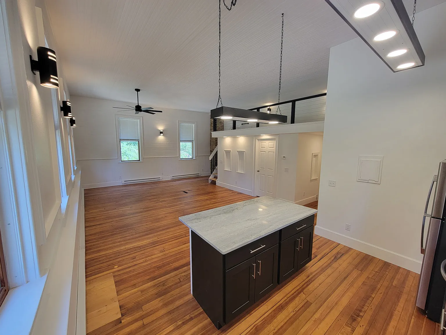 Studio, 800 sqft, $1,350 — Photo 3