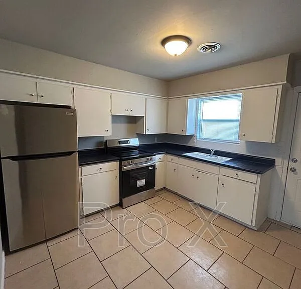 704 W Oak St #2-B — Photo 3