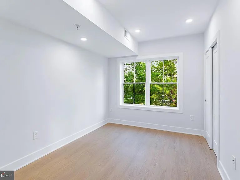 1109 NW Fern St NW #304 — Photo 14