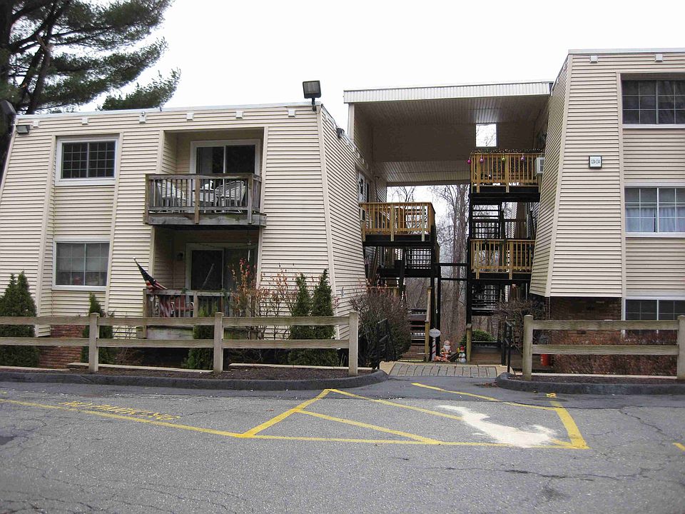 1st image of 134 Fox Run Ln