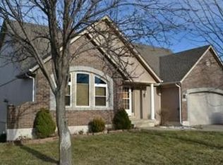 1113 SW Crossing Dr, Lees Summit, MO 64081