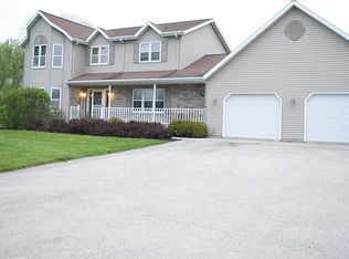 W8093 Randallwood Ln, Fond Du Lac, WI 54937