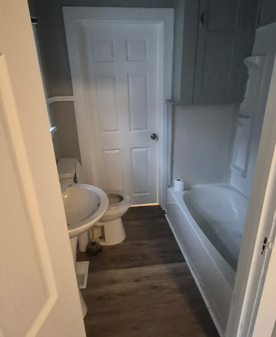3 bed, 880 sqft, $1,400 — Photo 2