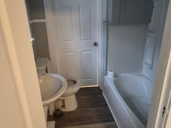 2nd image of 315 Lawrence Ave