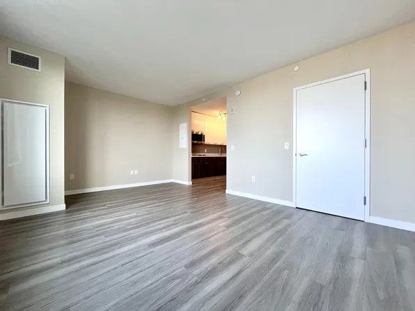 1524 Sheepshead Bay Road image 5 of 30