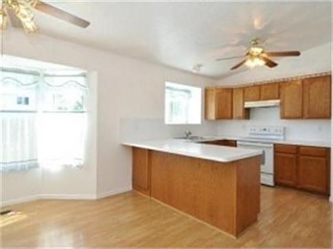 Bright &amp; Cheery Kitchen