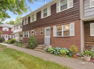 98 E Gate Ln #98, Hamden, CT 06514