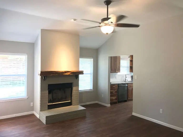 517 Molly Ln — Photo 6