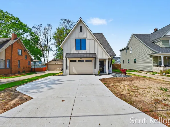 581 S Shore Dr, Holland, MI 49423