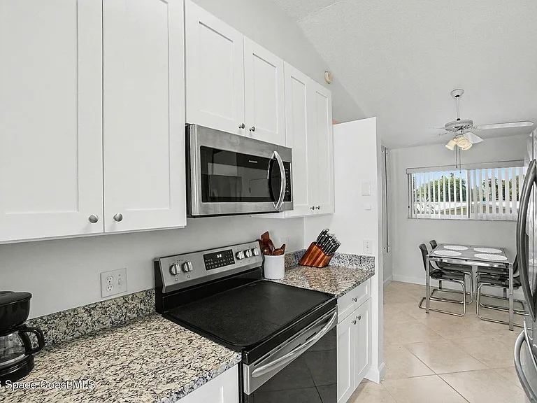 306 Beach Park Ln #V116 — Photo 8