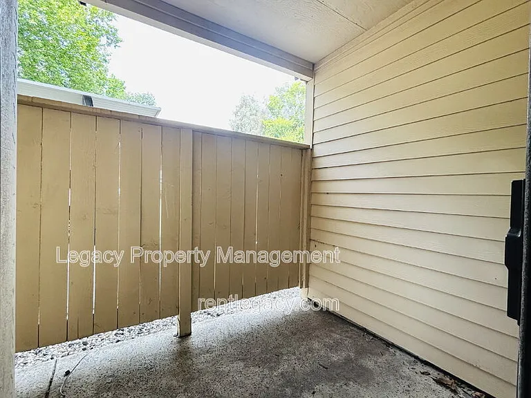 7445 Auburn Oaks Ct #K — Photo 19