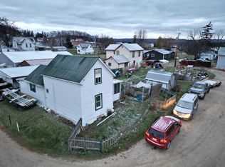 271 S 5th St, Lansing, IA 52151