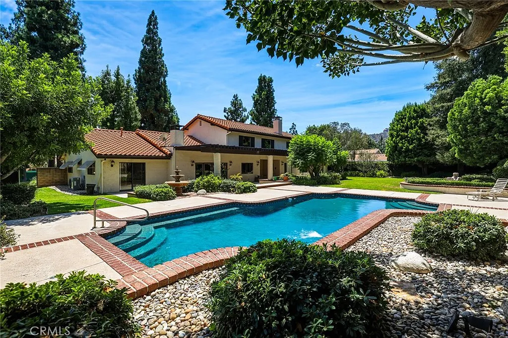 4 bed, 3.5 bath, 3792 sqft, $8,000 — Photo 3