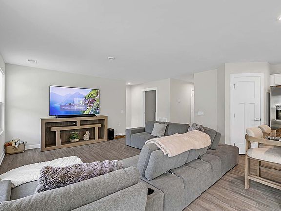 2nd image of 6905 Motley Landing Dr