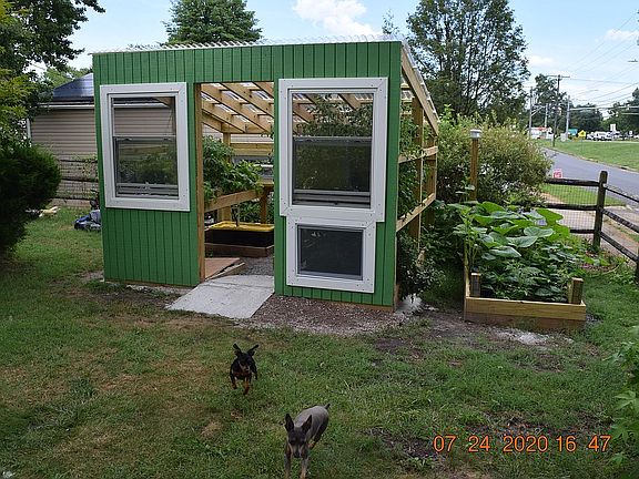 Greenhouse w/Hydroponic Sys