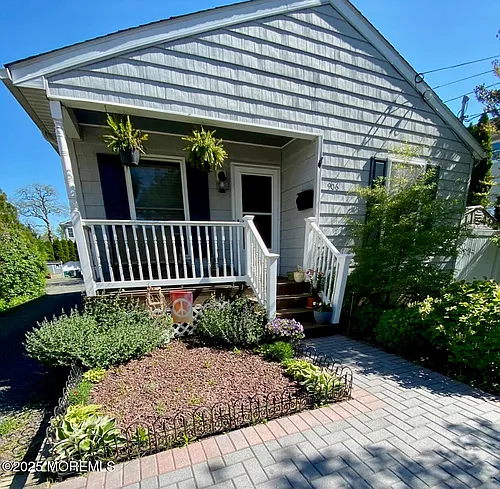 906 16th Ave #FRONT Photo 1