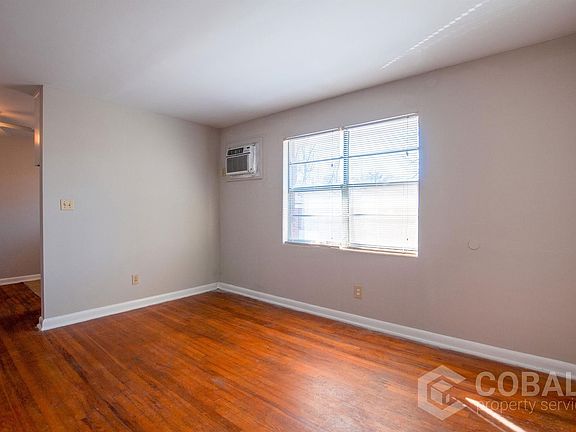 3rd image of 896 Greenwood Ave NE APT 5