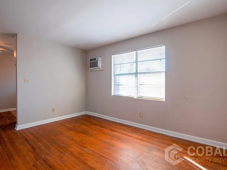 896 Greenwood Ave #5 — Photo 2