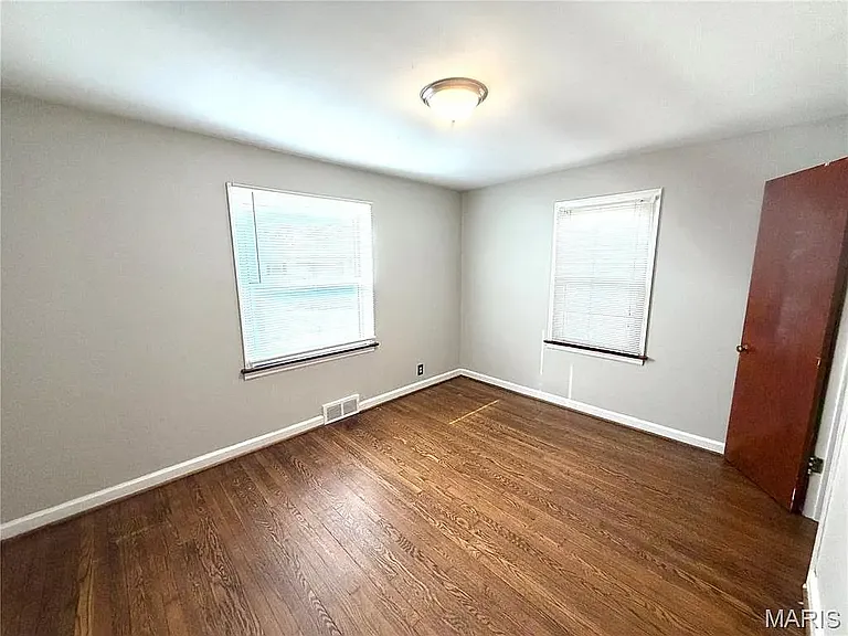 1033 Bakewell Dr — Photo 8