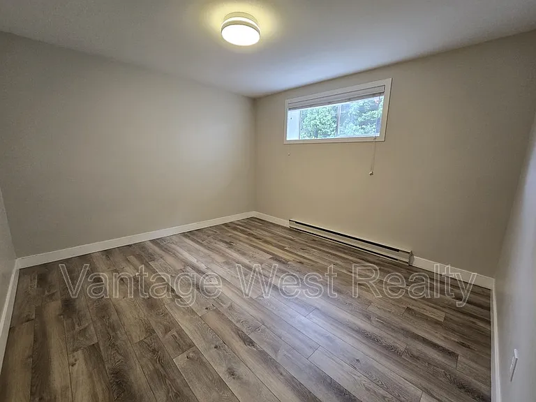 1291B Kelglen Cres — Photo 9