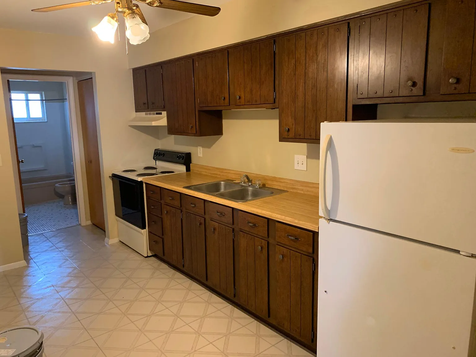 4703 Lewis Ave — Photo 2