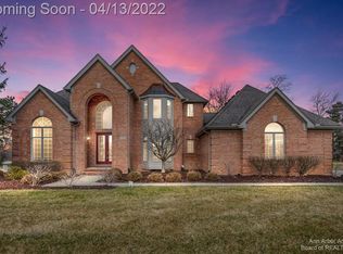 4461 Old Oak Ct, Plymouth, MI 48170