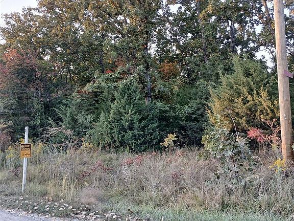 2nd image of 587 W Lakeview Dr