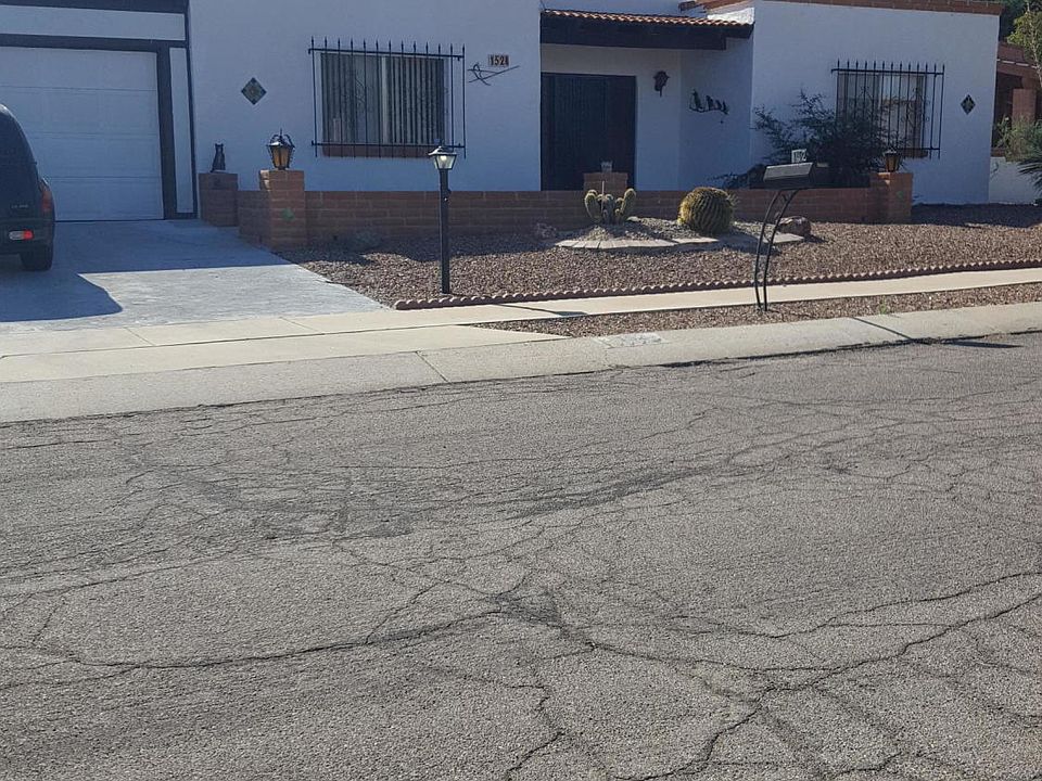1st image of 152 E La Espina