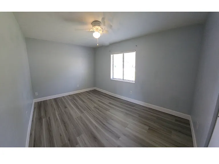 1414 Dexter Dr N — Photo 5