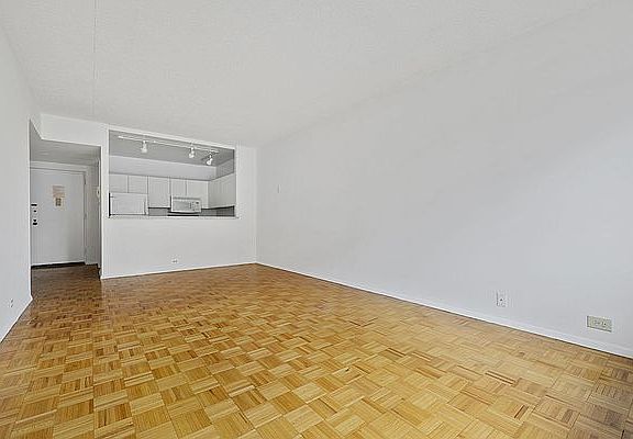 4th image of 600 Columbus Ave #13J