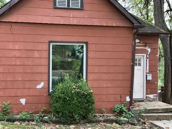 605 N 3rd St, De Soto, MO 63020