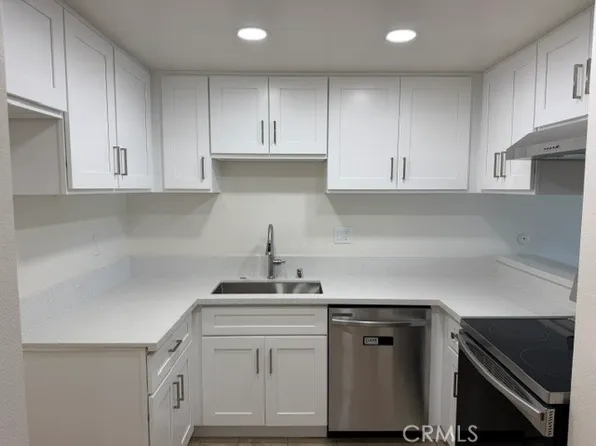 3054 Associated Rd Unit 26, Fullerton, CA 92835