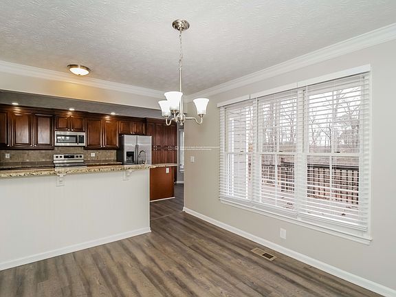 5th image of 720 Helga Dr NE
