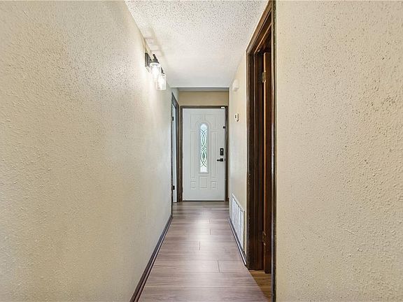 3rd image of 220 Chestnut St