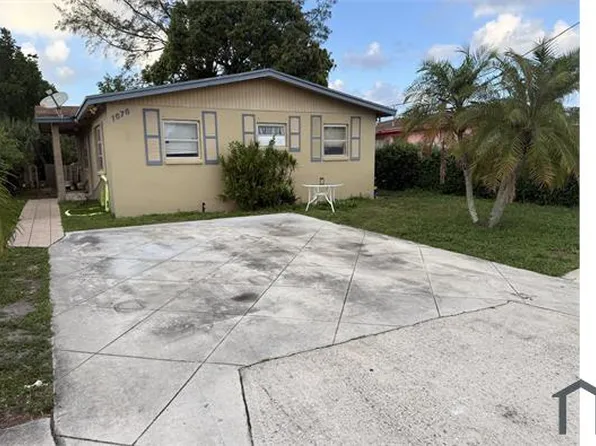 1676 W 10th St, Riviera Beach, FL 33404