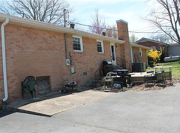5th image of 1208 Hillakes Ln