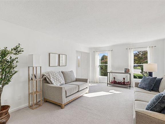 3rd image of 3164 Fir Tree Dr
