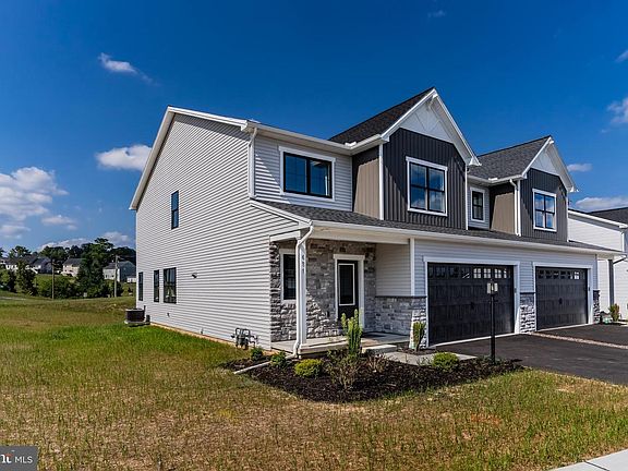 2nd image of 655 Brittany Dr