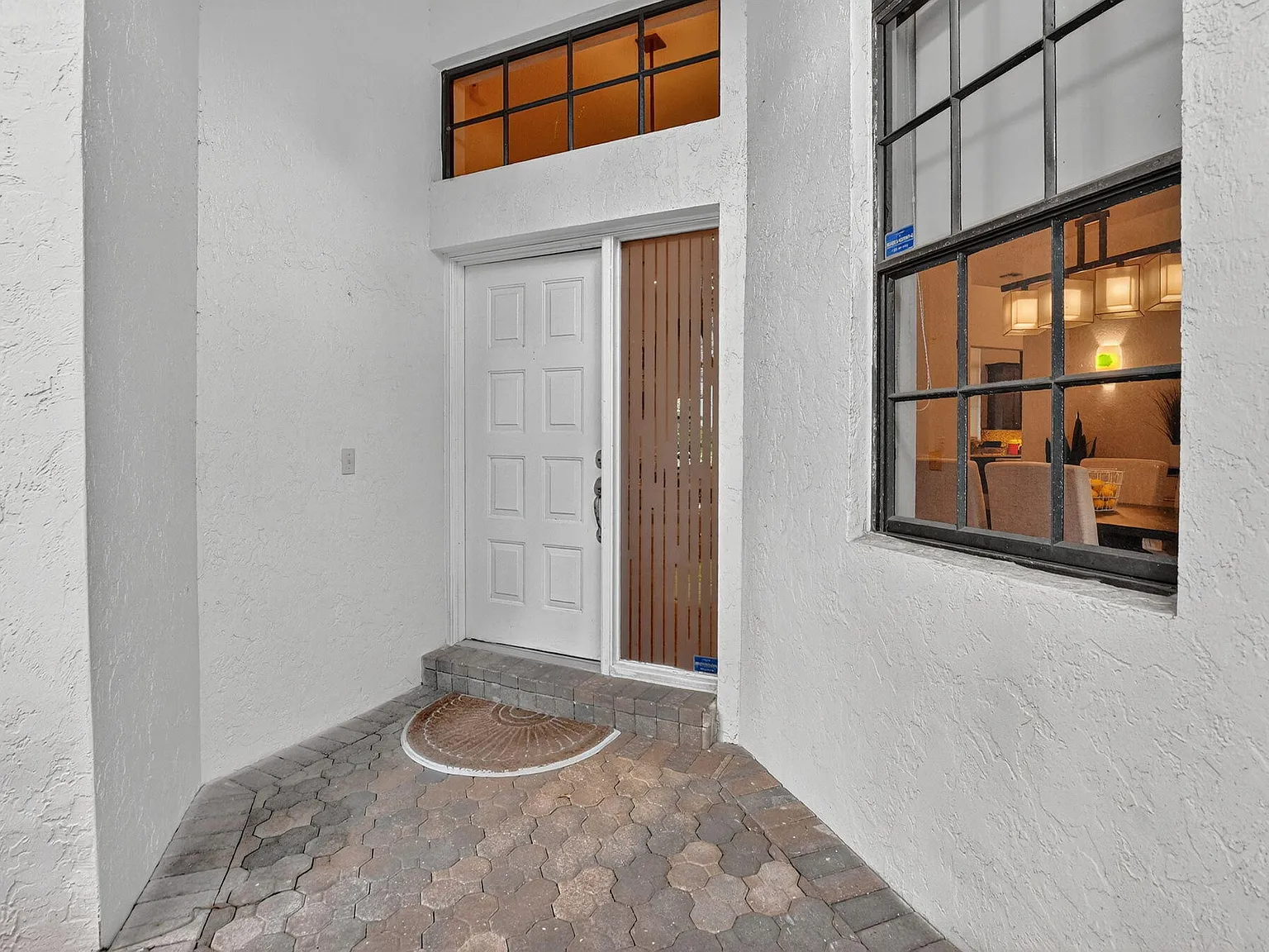 3 bed, 2.5 bath, 2103 sqft, $13,000 — Photo 4