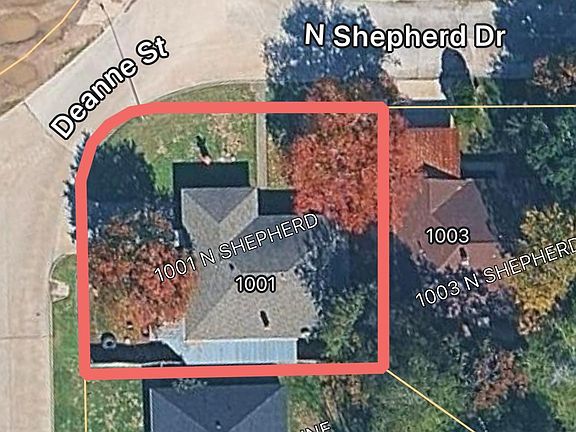 3rd image of 1001 N Shepherd Dr