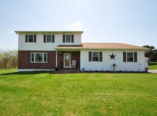 102 Sleepy Hollow Dr, Mohrsville, PA 19541