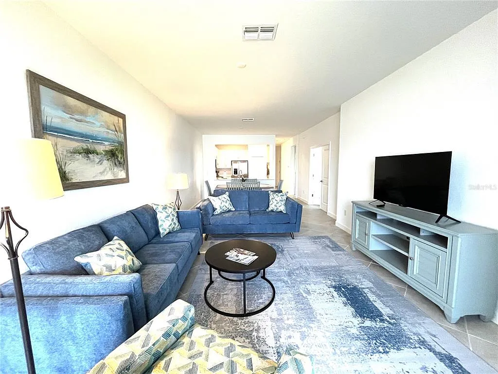 3 bed, 2.0 bath, 1422 sqft, $2,300 — Photo 4