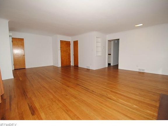 4th image of 19695 Hilliard Blvd