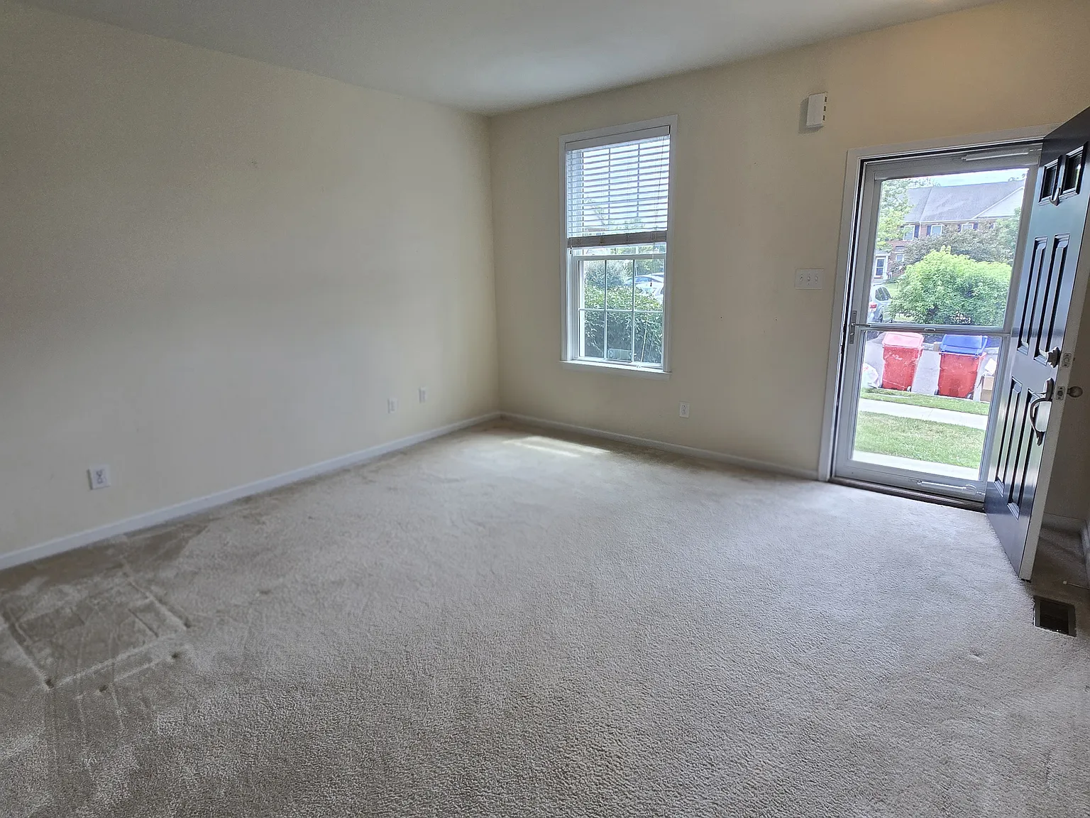 3 bed, 2.5 bath, 1984 sqft, $3,000 — Photo 3