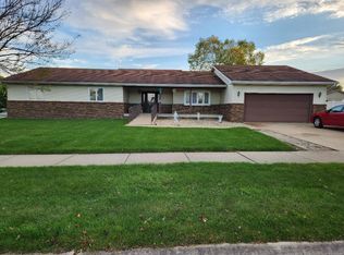 751 Clover Ln, Crown Point, IN 46307