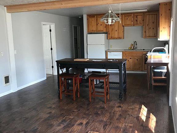 Kitchen & Dining area