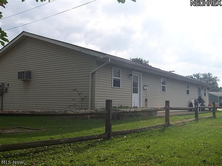 1st image of 114-116 8th Dr NE